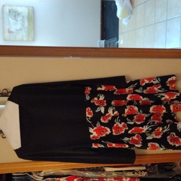 Dress - Picture 1 of 2